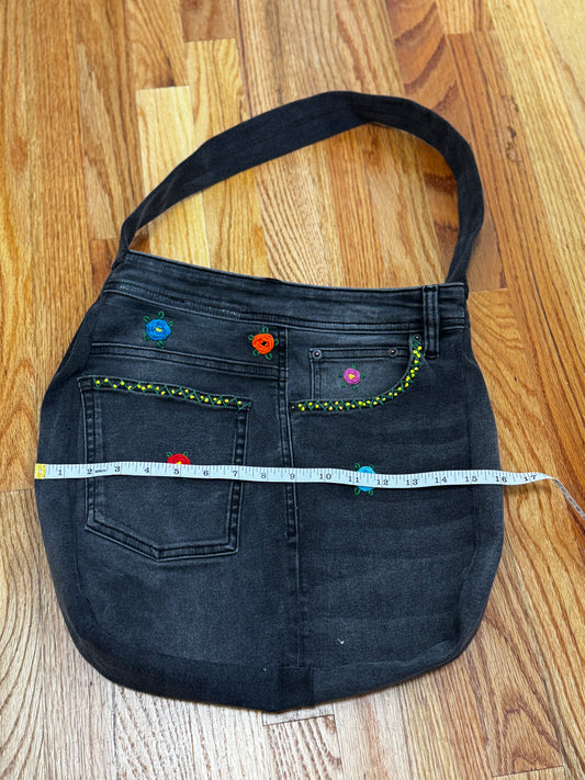 Sueños y Diseños bag, small w/ embroidered flowers