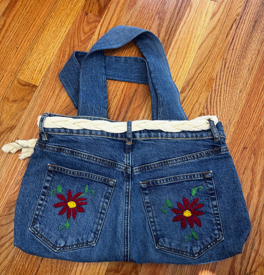 Sueños y Diseños bag, medium w/ scarf and embroidered pockets