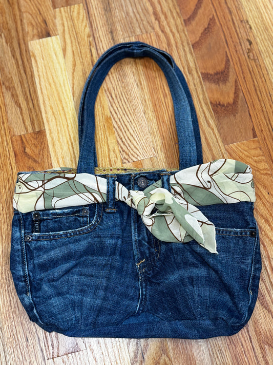 Sueños y Diseños bag, medium w/ green scarf