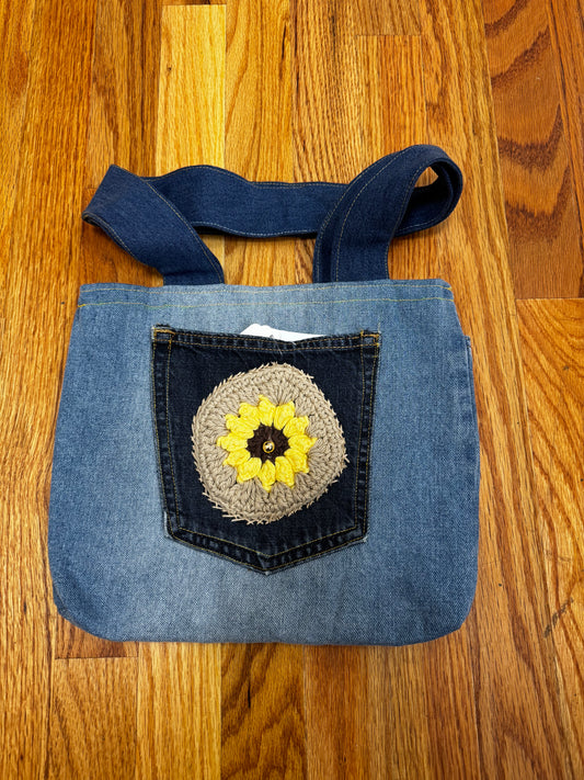 Sueños y Diseños bag, medium w/ yellow crochet flower