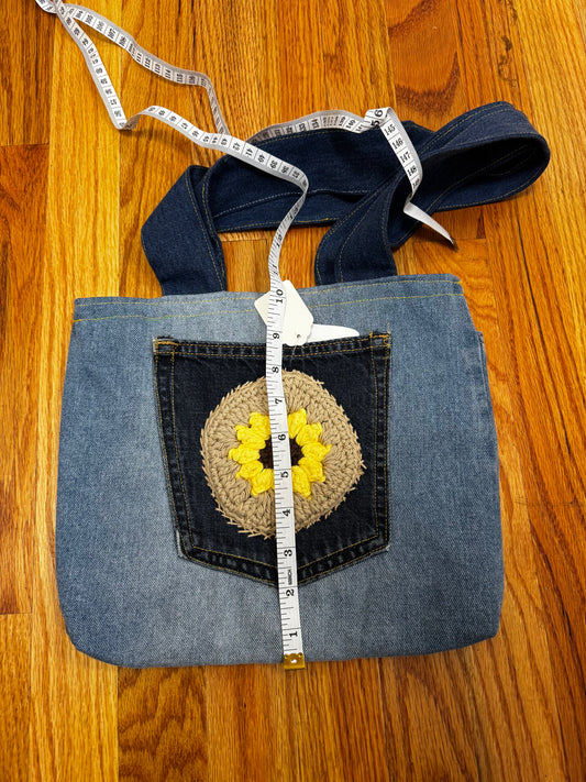 Sueños y Diseños bag, medium w/ yellow crochet flower